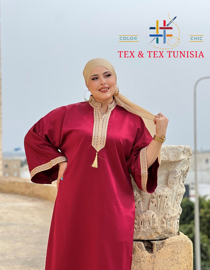 Jebba-fashion-printemps-ete-2025-Jebba-Joury-en-Satin-Osaka-en-broderie-argentee-sur-la-poche-et-poitrine-en-rouge-bordeaux-A-1
